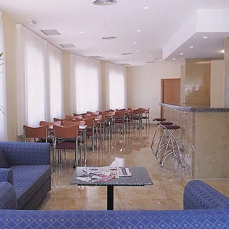 Montsia فندق 2*
